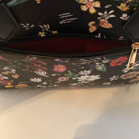 NWT Boutique Floral and Butterfly Print Large Dome Bag - Picture 4 of 11